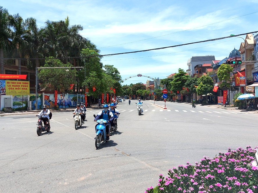 Người dân Thủ đô chủ động phòng, tránh tác hại của nắng nóng.