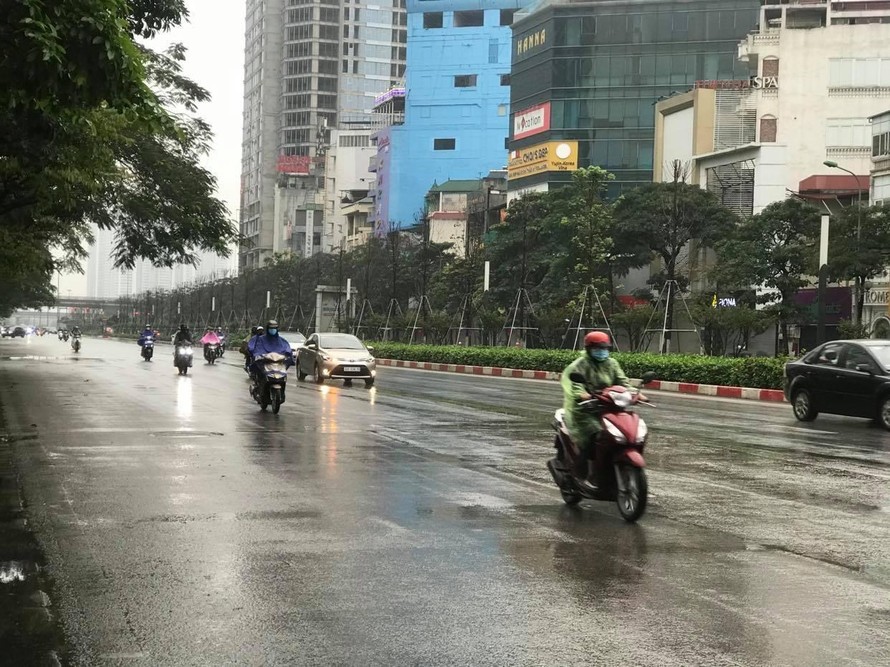 Bắc Bộ có mưa nhỏ và trời rét, Nam Bộ nắng ấm