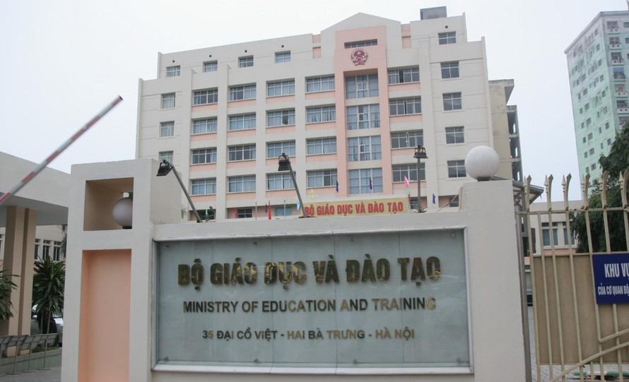 Ai là người đã chỉnh sửa văn bản của Thứ trưởng, ký thừa lệnh của Bộ trưởng?