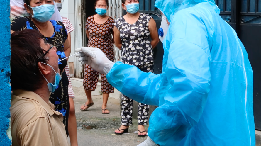 Hơn 913 tỷ đồng ủng hộ TP.HCM chống dịch