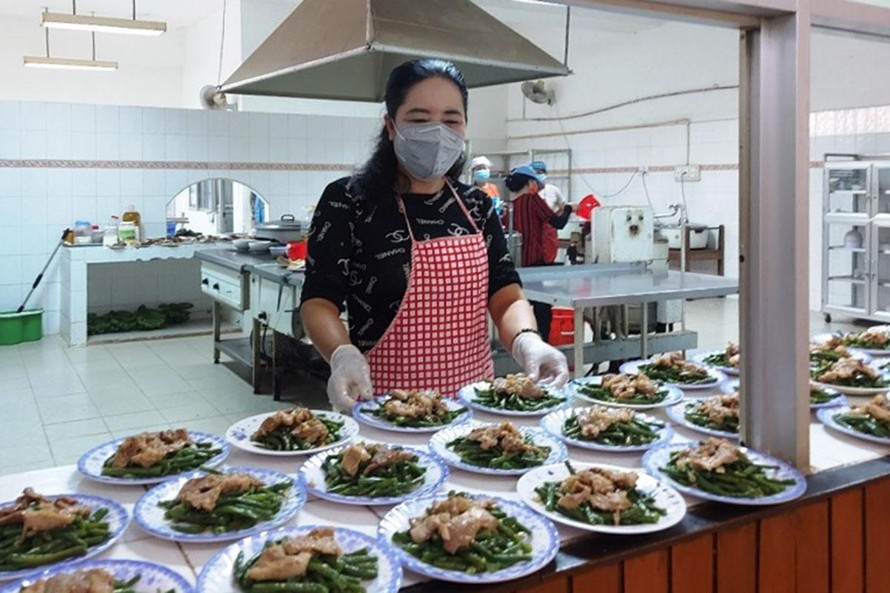 Hỗ trợ bữa ăn cho người lao động đang thực hiện '1 cung đường 2 điểm đến'