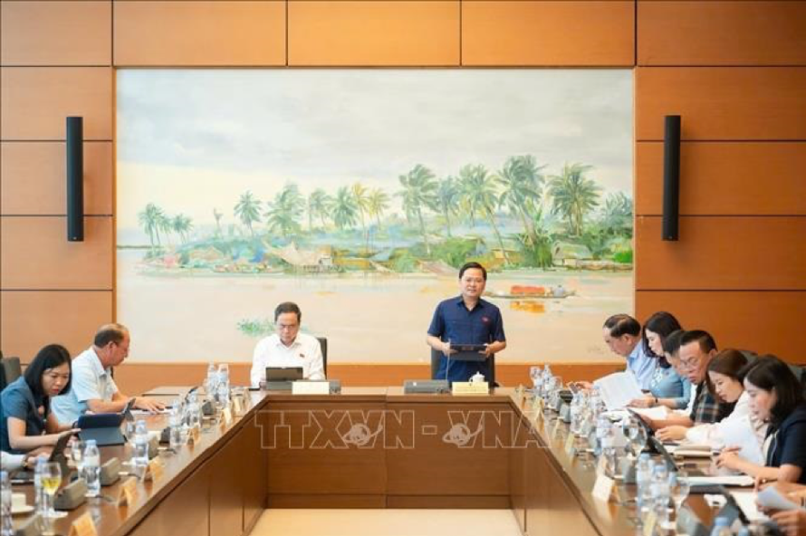 Hình ảnh: Đại biểu Quốc hội họp tổ, đề xuất thúc đẩy kinh tế dữ liệu phát triển. Ảnh: TTXVN