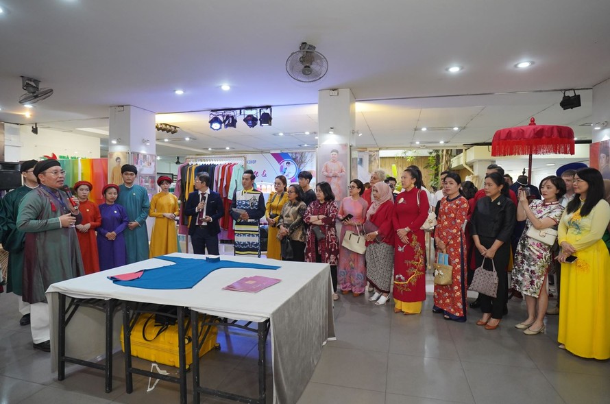 Bảo tồn và phát triển áo dài truyền thống Việt Nam