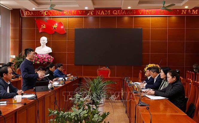 Ngày 17/12/2023, Sở Giáo dục và Đào tạo tỉnh Lào Cai thành lập đoàn kiểm tra, làm việc với huyện Bắc Hà để điều tra, xác minh thông tin liên quan đến phản ánh về bữa ăn cho học sinh tại trường không đảm bảo về định lượng theo định suất quy định, thực phẩm kém chất lượng tại trường PTDTBT Tiểu học Hoàng Thu Phố 1. Ảnh: Quốc Khánh