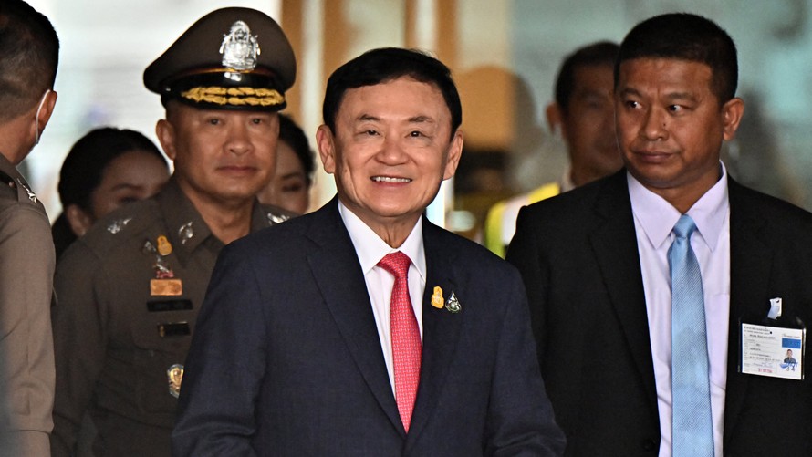 Cựu Thủ tướng Thái Lan Thaksin được trả tự do