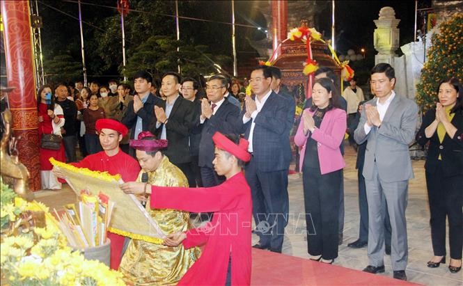 Lễ Tấu sớ trước ban Công đồng tại Lễ hội phát lương Đức Thánh Trần đền Trần Thương Xuân Giáp Thìn năm 2024. Ảnh: Nguyễn Chinh/TTXVN