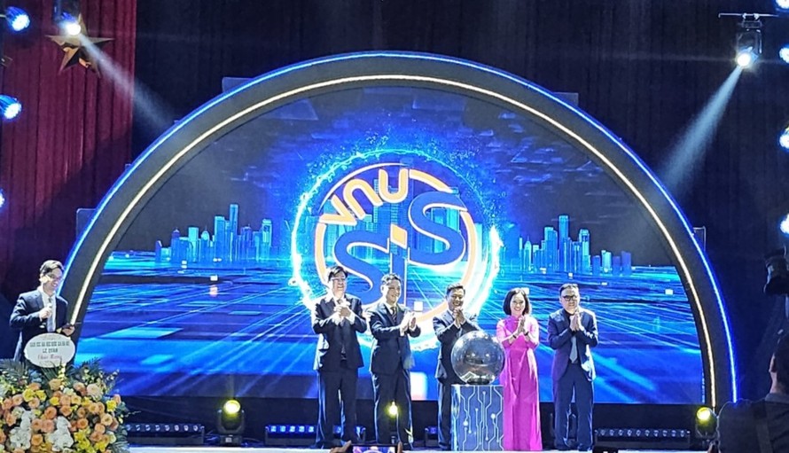 Trường Khoa học liên ngành và Nghệ thuật long trọng tổ chức lễ ra mắt