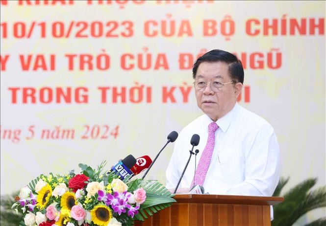 Đồng chí Nguyễn Trọng Nghĩa, Bí thư Trung ương Đảng, Trưởng Ban Tuyên giáo Trung ương, phát biểu chỉ đạo hội nghị. Ảnh: Phương Hoa/TTXVN