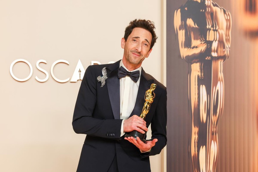 Adrien Brody phá vỡ kỷ lục kéo dài 8 thập kỷ của Oscar