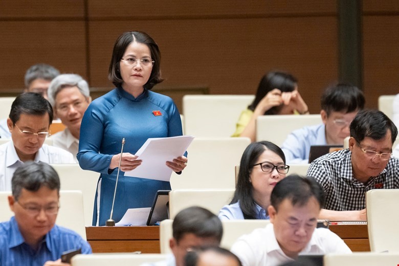 Đại biểu Nguyễn Hoàng Bảo Trân, đoàn Bình Dương.