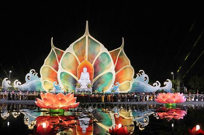 Quang cảnh nơi làm lễ thắp nến cầu nguyện hòa bình. 