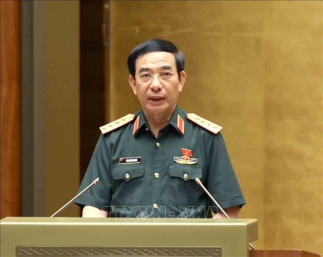 Đại tướng Phan Văn Giang, Bộ trưởng Bộ Quốc phòng trình bày Tờ trình dự án Luật Tham gia lực lượng gìn giữ hòa bình của Liên hợp quốc. Ảnh: Phương Hoa/TTXVN