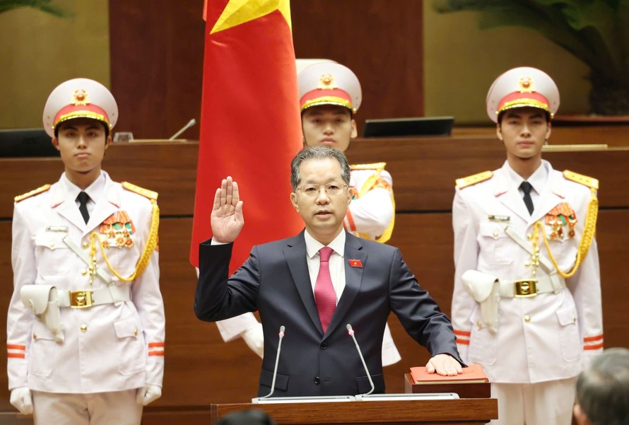 Tân Chánh án Tòa án nhân dân Tối cao Nguyễn Văn Quảng tuyên thệ.
