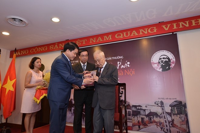 Nhiếp ảnh gia gần 100 tuổi được trao giải Bùi Xuân Phái