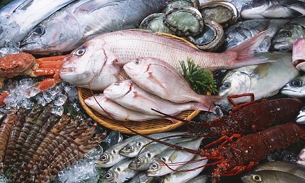 Dịch vụ hải sản 'xách tay' ăn nên làm ra