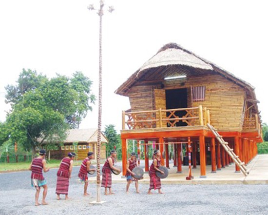 Khu sinh hoạt của người Chơ-ro ở Mã Đà