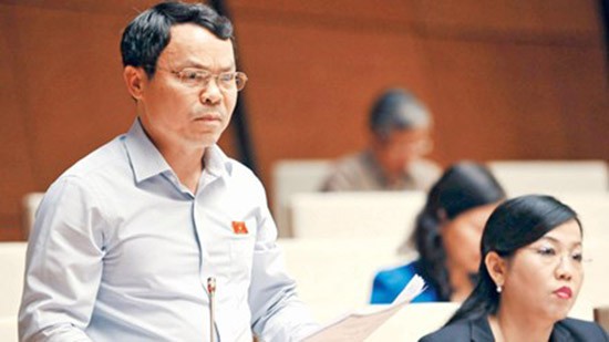 Theo Đại biểu Nguyễn Tiến Sinh (Hòa Bình) đề nghị không coi bản kê khai tài sản là bí mật đời tư. Ảnh: Như Ý.