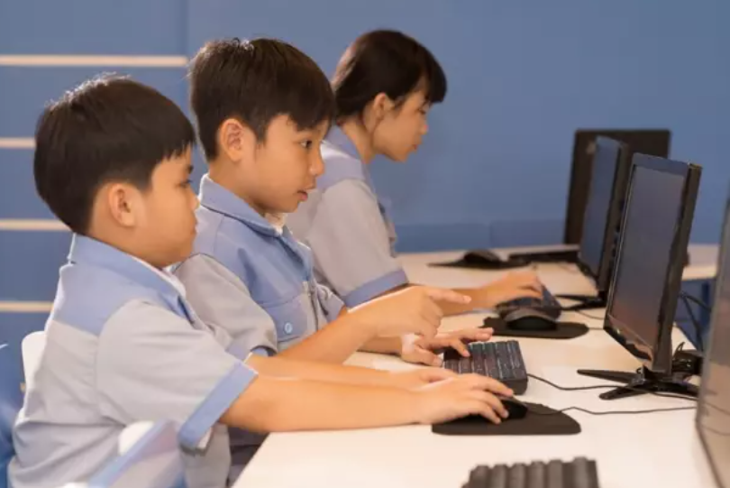 UNESCO hướng tới chuyển đổi kỹ thuật số trong giáo dục. Ảnh: Dragon Images/Shutterstock.com