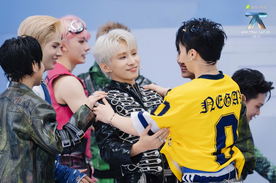 Anh Trai “Say Hi” 2025 Tập 5: Lần đầu tiên trong Vũ Trụ “Say Hi”, không có bất kỳ Anh Trai nào bị loại