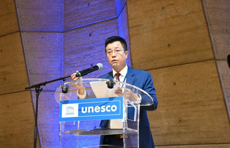 Ông Trần Văn Mạnh, Phó Chủ tịch Liên hiệp các Hội UNESCO Châu Á - Thái Bình Dương. Phó Chủ tịch thường trực Liên hiệp các Hội UNESCO Việt Nam, 