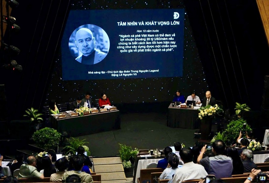 Đại diện Trung Nguyên Legend chia sẻ các sáng kiến bảo tồn, phát huy giá trị cà phê và văn hóa cà phê Việt Nam trên toàn cầu, hướng tới tầm nhìn 20 tỷ USD/năm cho ngành cà phê Việt Nam. 