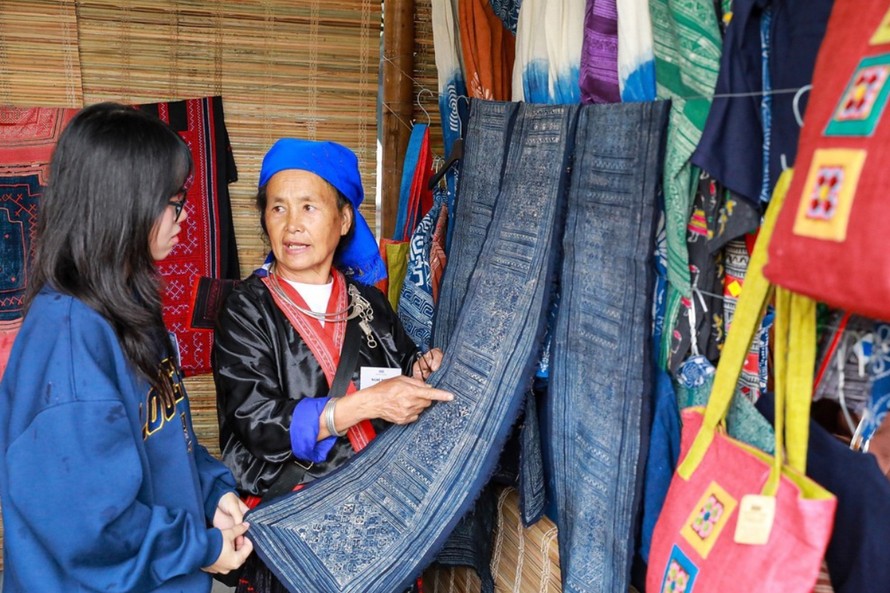 Sắc màu văn hoá Mông hội tụ giữa lòng Hà Nội