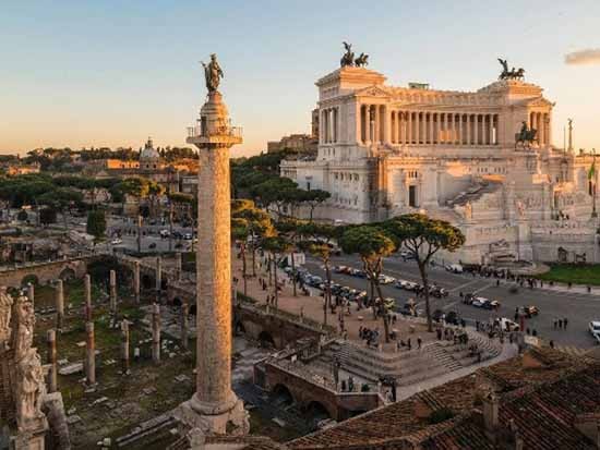 Điều gì được chạm khắc trên cột đá ở Rome