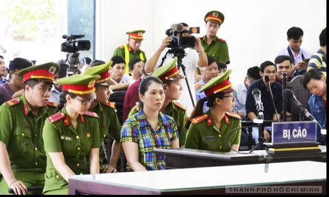 Bị cáo Hàng Thị Hồng Diễm Tại toà - Ảnh: Công an TP.HCM