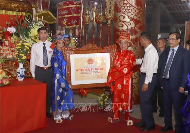 Đón nhận Bằng xếp hạng di tích quốc gia đặc biệt cụm đình Hương Canh