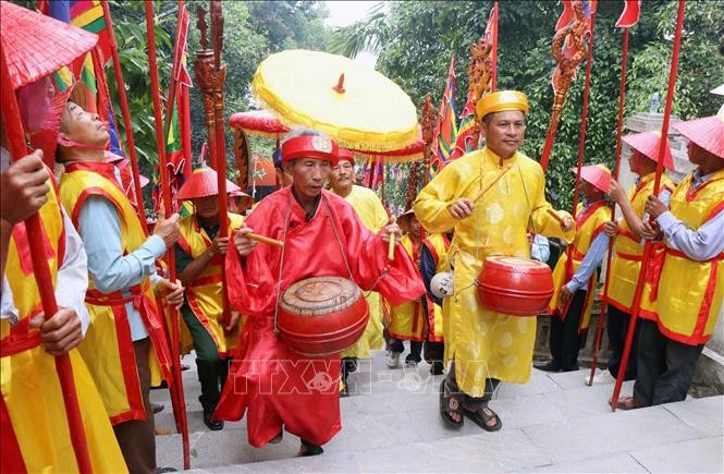 Lễ rước linh vị về đền Lê Khôi của người dân xã Thạch Hải. Ảnh: Công Tường/TTXVN