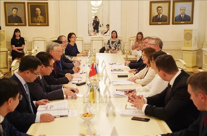 Chánh án Tòa án Nhân dân Tối cao Nguyễn Hòa Bình hội đàm với Chánh án Tòa án Tối cao Liên bang Nga, Irina Podnosova.