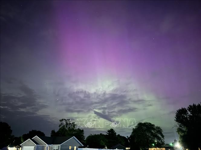 Hiệu ứng cực quang gây ra bởi bão Mặt Trời tại Ohio, Mỹ ngày 10/5/2024. Ảnh: AFP/TTXVN
