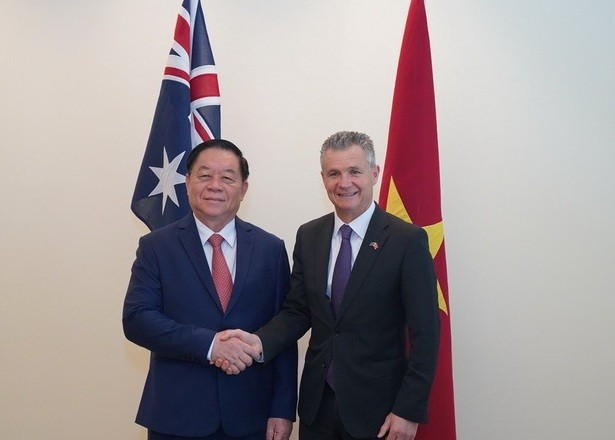 Ông Nguyễn Trọng Nghĩa - Ủy viên Bộ Chính trị, Bí thư Trung ương Đảng, Trưởng ban Tuyên giáo và Dân vận Trung ương - gặp Đồng Bộ trưởng Ngoại giao và Thương mại, Đồng Bộ trưởng Nhập cư Australia Matthew Thistlethwaite. 