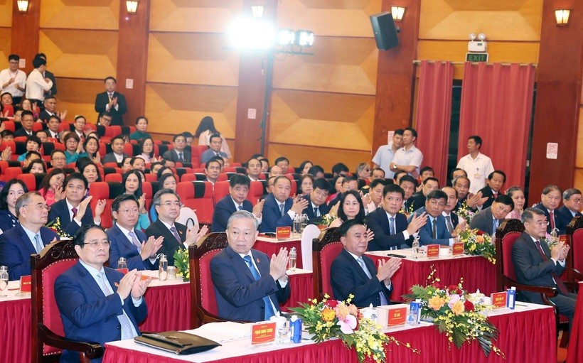 Tổng Bí thư Tô Lâm và các đồng chí lãnh đạo, nguyên lãnh đạo Đảng, Nhà nước dự đại hội.