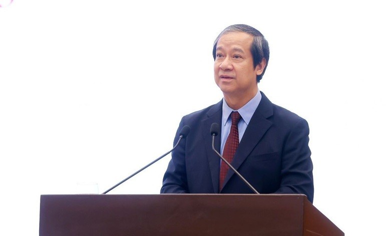 Ông Nguyễn Kim Sơn, Ủy viên Trung ương Đảng, Bộ trưởng Bộ Giáo dục và Đào tạo trả lời câu hỏi của phóng viên các cơ quan thông tấn, báo chí. 