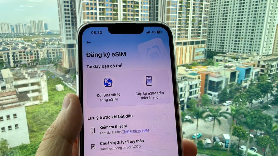 Dễ dàng chuyển đổi từ sim vật lý sang sử dụng eSIM VinaPhone mọi lúc mọi nơi.