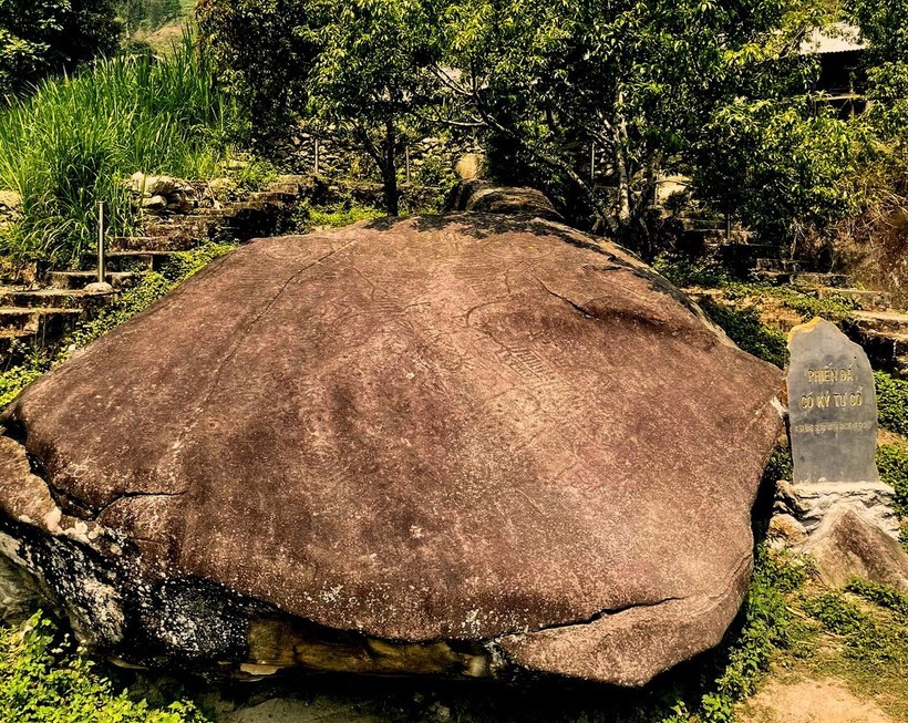 Bãi đá cổ Nấm Dẩn. (Ảnh: Cổng Thông tin Điện tử tỉnh Tuyên Quang)