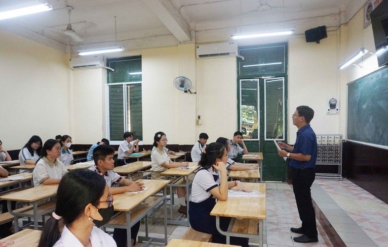 Thí sinh tham gia kỳ thi tuyển sinh lớp 10 công lập tại Thành phố Hồ Chí Minh.