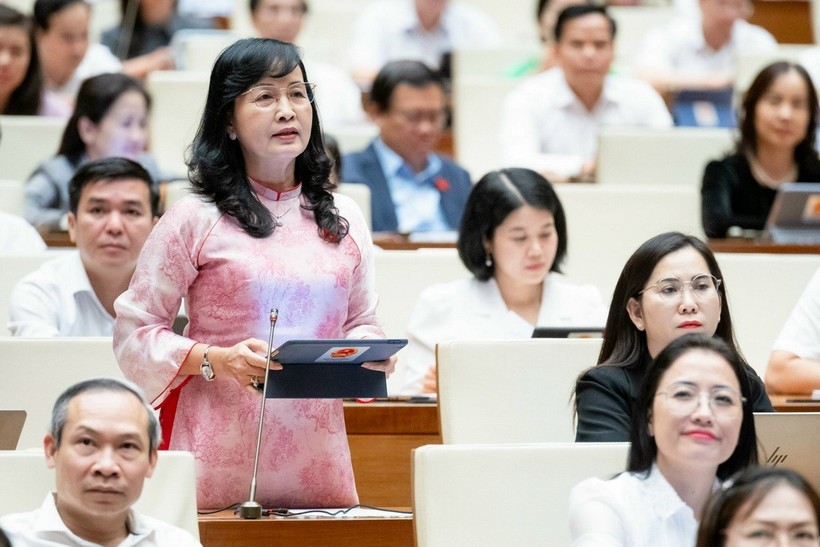 Bà Trần Thị Thu Đông, Phó Chủ tịch Liên hiệp các Hội Văn học nghệ thuật Việt Nam. 