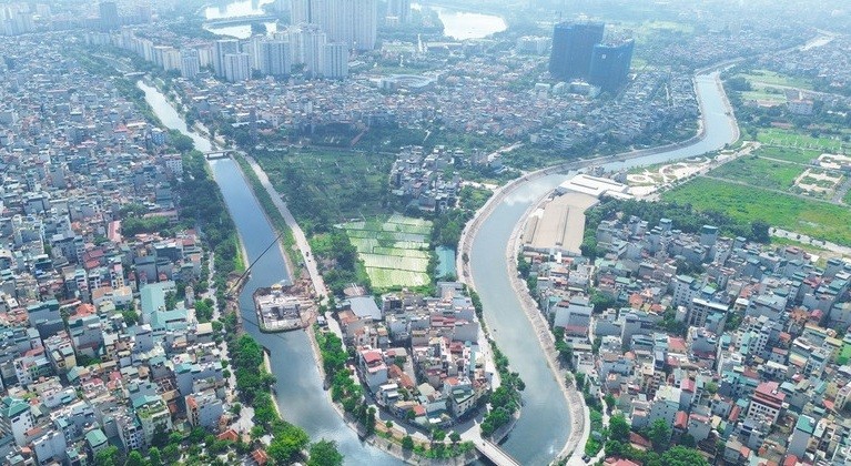 Sông Tô Lịch nhìn từ trên cao. 