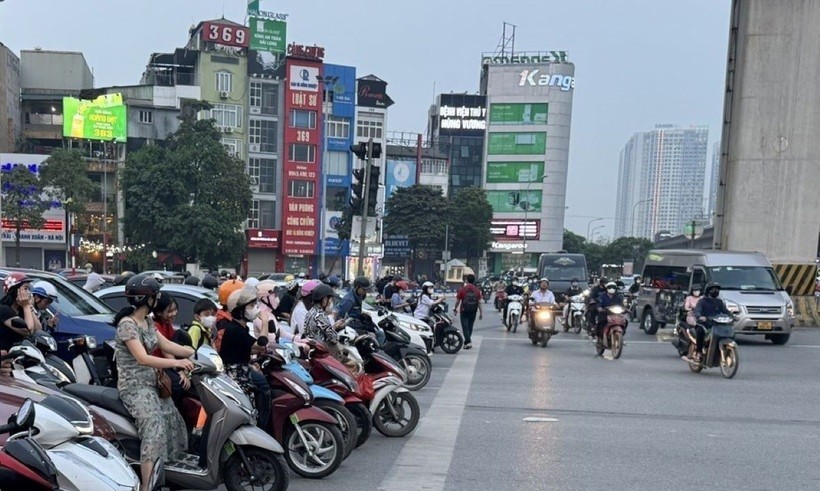 Hà Nội dự kiến không cấm tuyệt đối xe máy xăng trong Vành đai 1 từ năm 2026. 