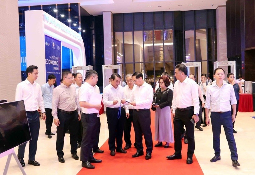 Phó Thủ tướng Bùi Thanh Sơn kiểm tra tại địa điểm tổ chức các sự kiện chính của Diễn đàn Kinh tế mùa Thu 2025.