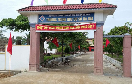 Phụ huynh đồng loạt không cho cả nghìn học sinh đi khai giảng