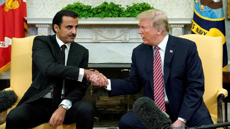 Qatar chi nhiều triệu đôla để vận động hành lang ở Mỹ trước khi Tiểu vương - Sheikh Tamim bin Hamad Al Thani gặp Tổng thống Donald Trump hồi tháng 4 (Ảnh Reuters)