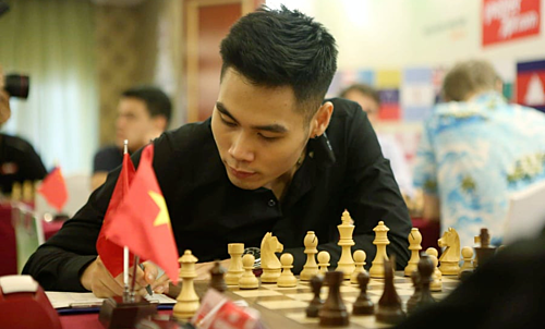 Tuấn Minh và Trường Sơn giữ chân nhau ở ván sáu.