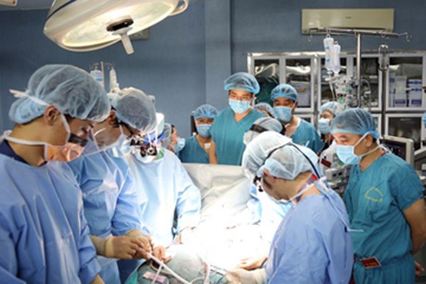 Việc sử dụng máy thở đối với bệnh nhân 91 không còn hiệu quả, hiện phải lọc máu, phụ thuộc hoàn toàn vào ECMO.