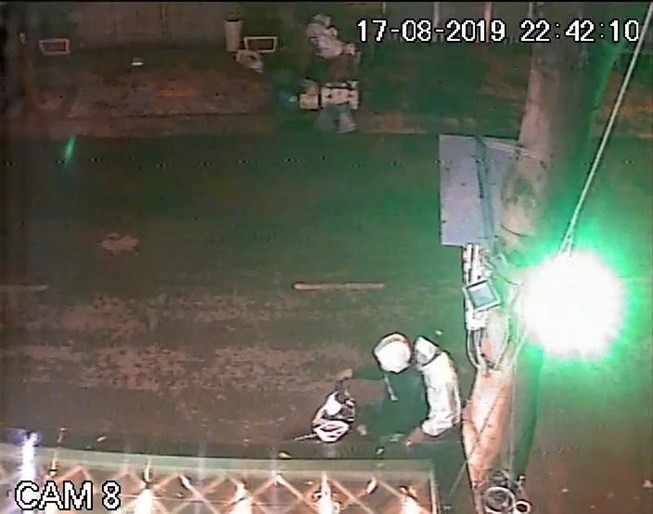 Truy xét nhóm tạt sơn, mắm tôm 'khủng bố' nhà dân quận 7