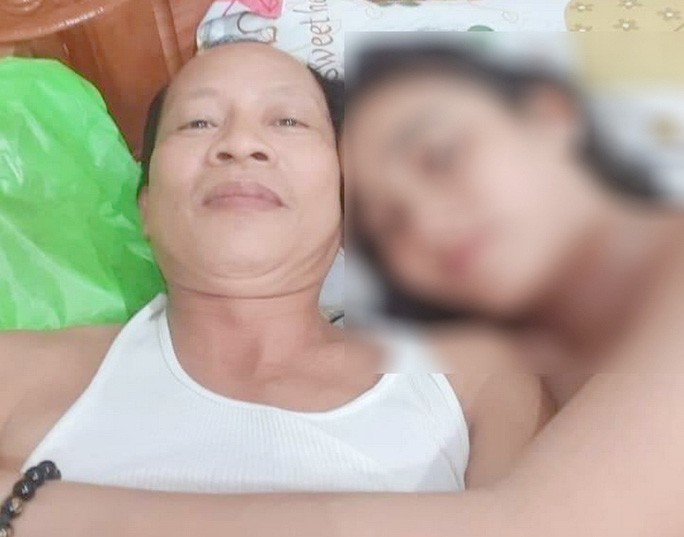 Hình ảnh tình tứ giữa thầy giáo dạy toán 55 tuổi Nguyễn Văn Chính và nữ sinh Trần Hồng T.