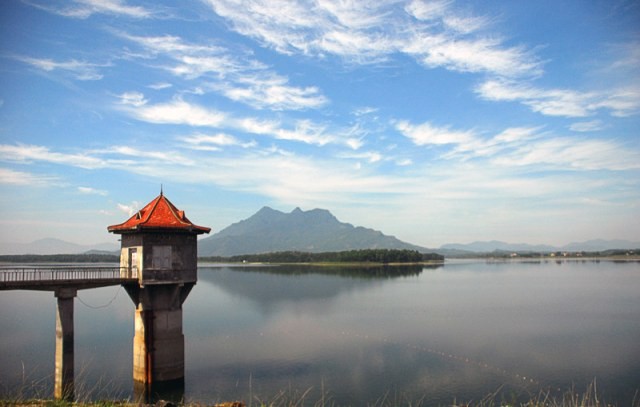  Một góc hồ Suối Hai