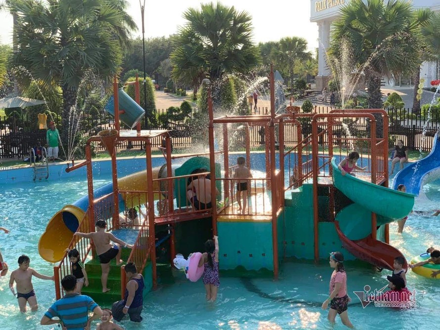 Hồ bơi trong khu du lịch Ngọc Hoa Trang ở TP Biên Hòa